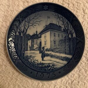 1975 Royal Copenhagen Christmas Plate
